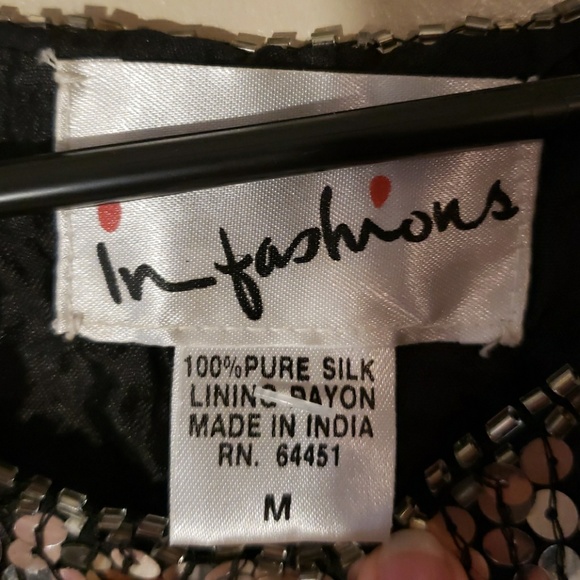 In fashions sequence Blouse - Picture 3 of 5